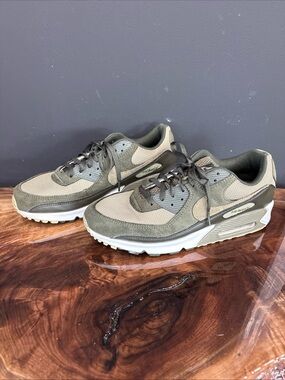 Nike Men's Olive Green and Khaki Air Max Style Sneakers